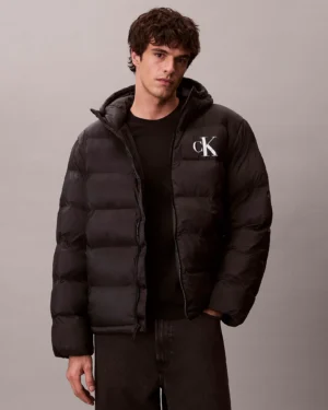 Doudoune Noire Avec Monogramme CK – Élégance et Confort
